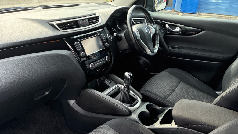 Nissan Qashqai 1.2 DiG-T N-Connecta 5dr Petrol Hatchback